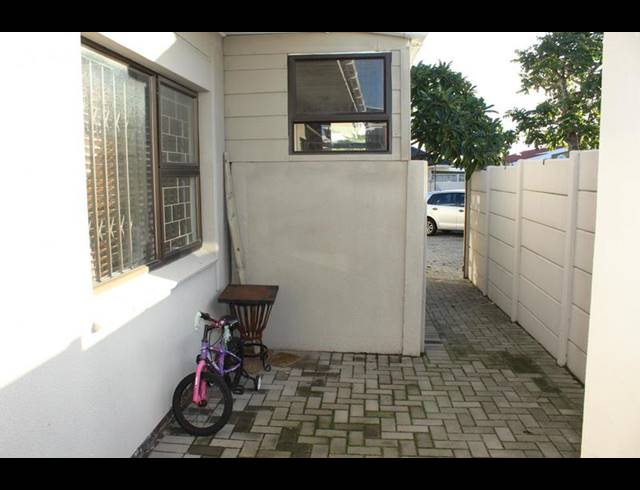 2 BEDROOM TOWNHOUSE FOR SALE IN CHURCHILL ESTATE